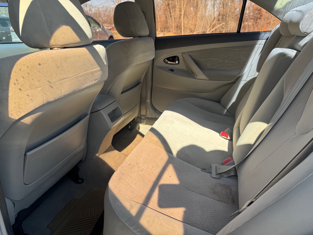 2011 Toyota Camry Image 18