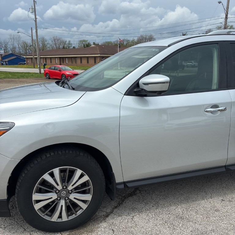 2019 Nissan Pathfinder Image 2
