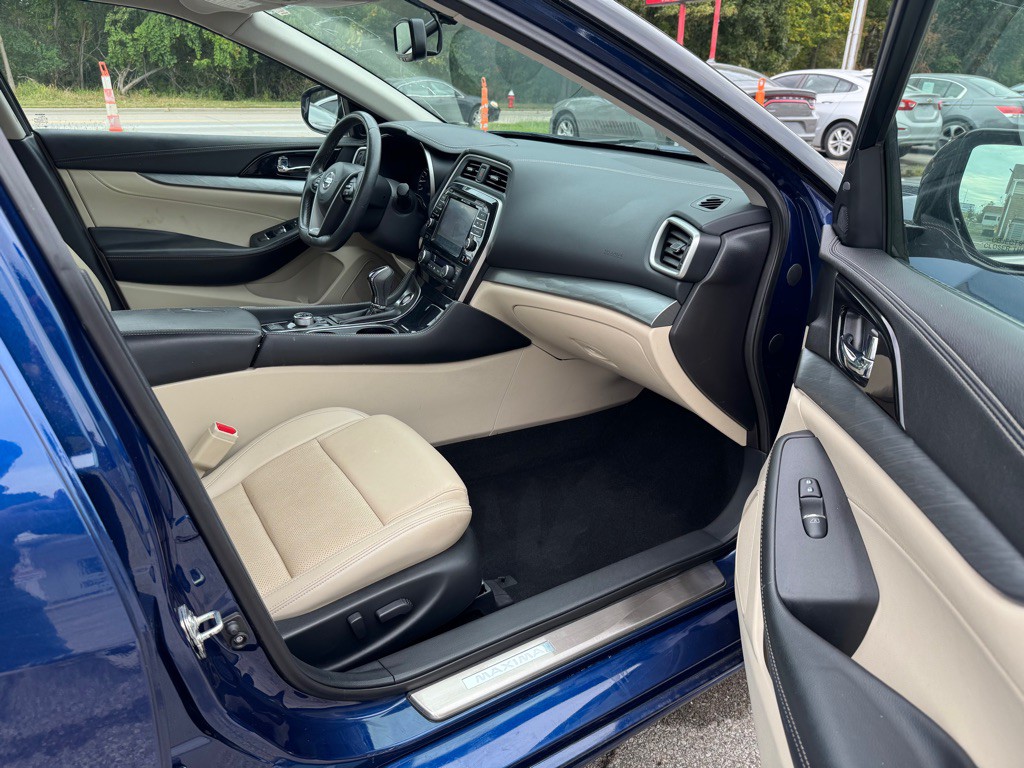 2016 Nissan Maxima Image 10