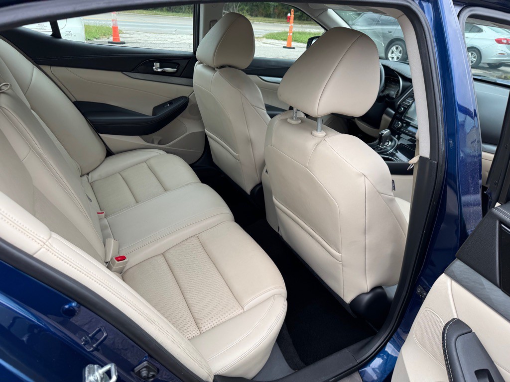 2016 Nissan Maxima Image 11
