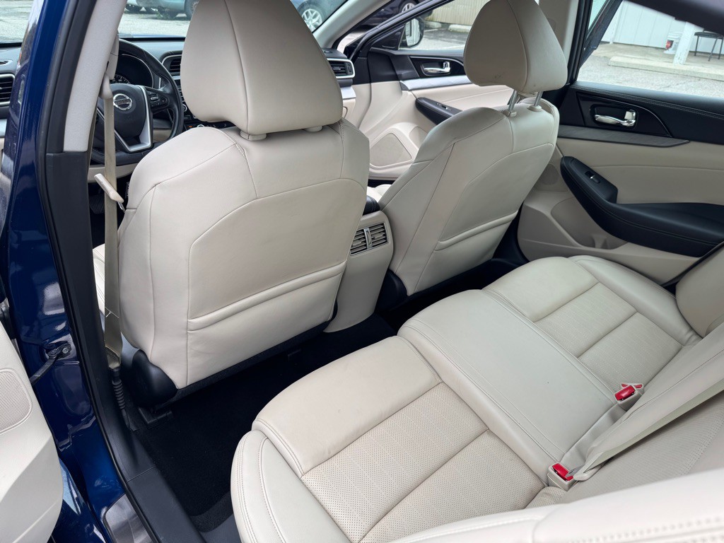 2016 Nissan Maxima Image 14