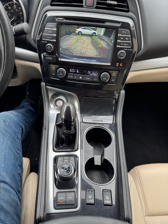 2016 Nissan Maxima Image 16