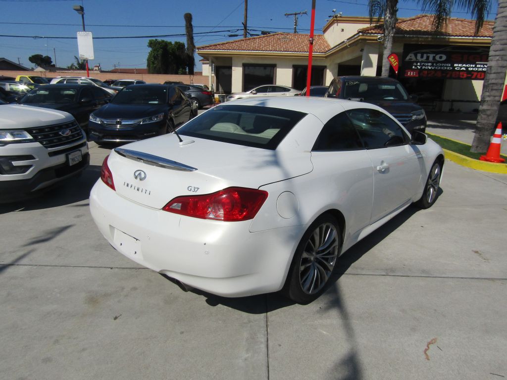 2012 INFINITI G37 Image 5