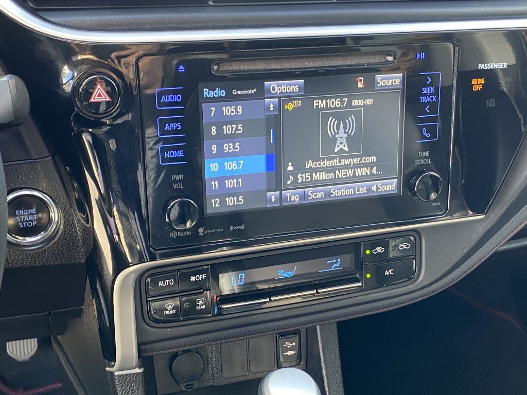 2017 Toyota Corolla Image 17