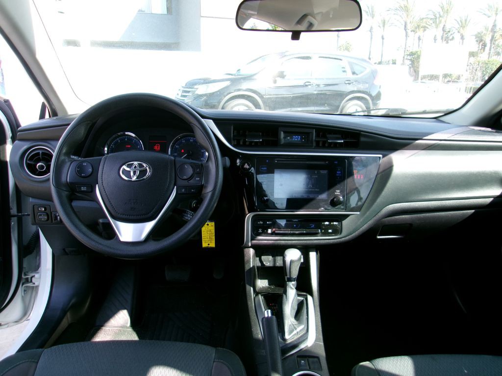 2018 Toyota Corolla Image 16