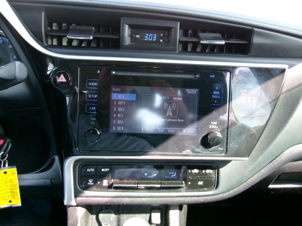 2018 Toyota Corolla Image 19