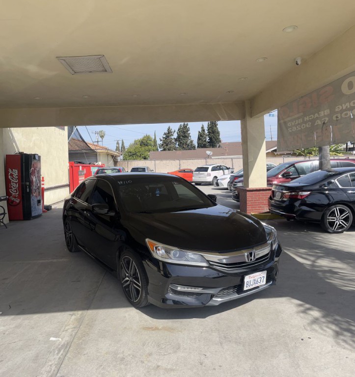 2017 Honda Accord Image 2