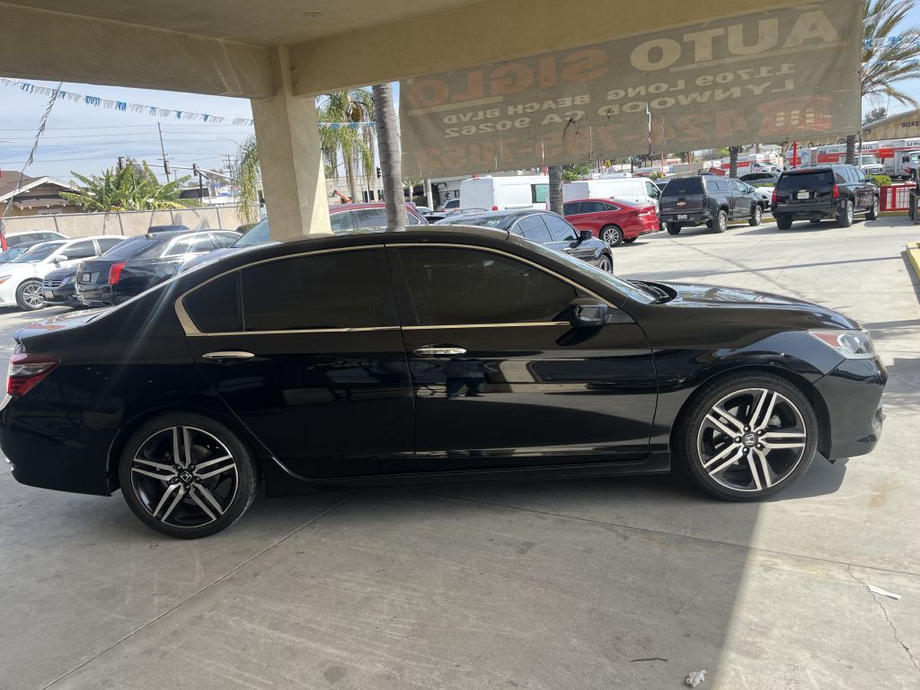 2017 Honda Accord Image 8