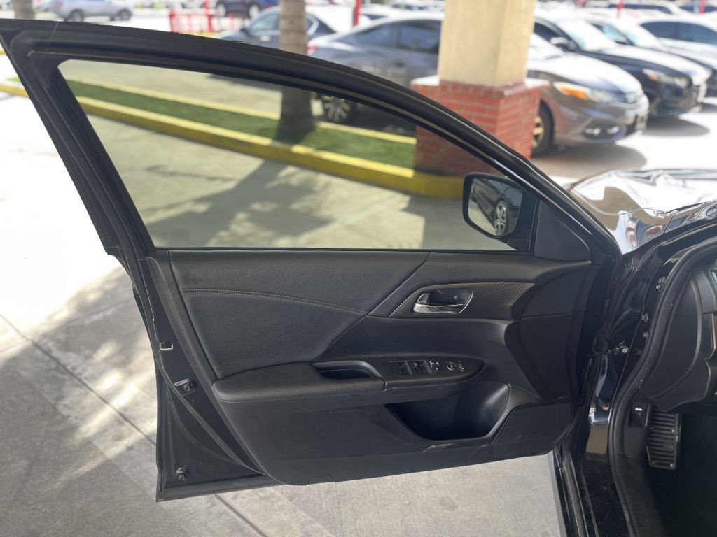 2017 Honda Accord Image 10