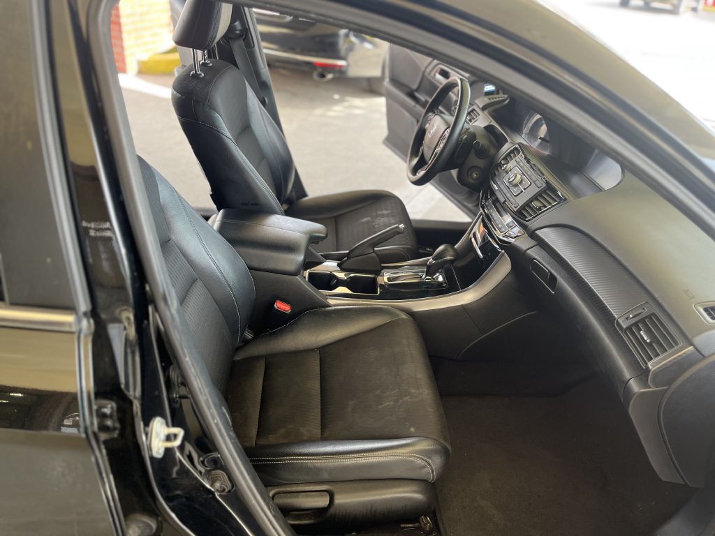 2017 Honda Accord Image 15