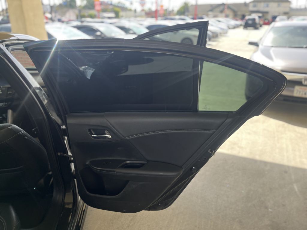 2017 Honda Accord Image 16