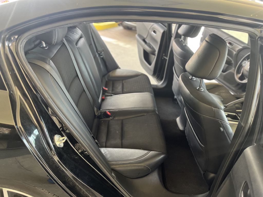 2017 Honda Accord Image 17