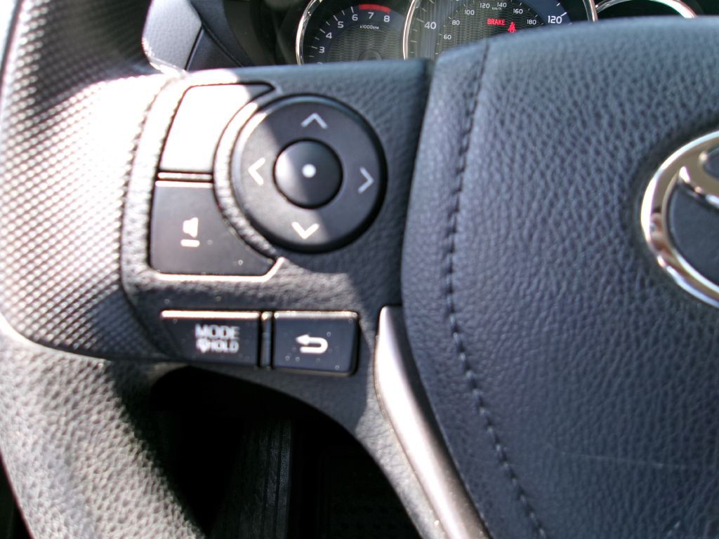 2016 Toyota Corolla Image 24
