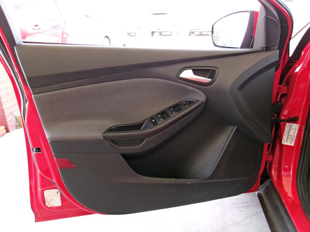 2013 Ford Focus Image 16