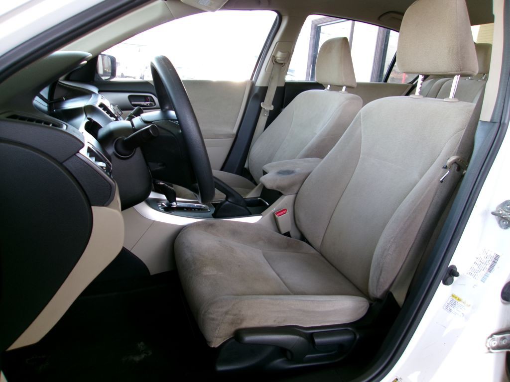 2013 Honda Accord Image 16
