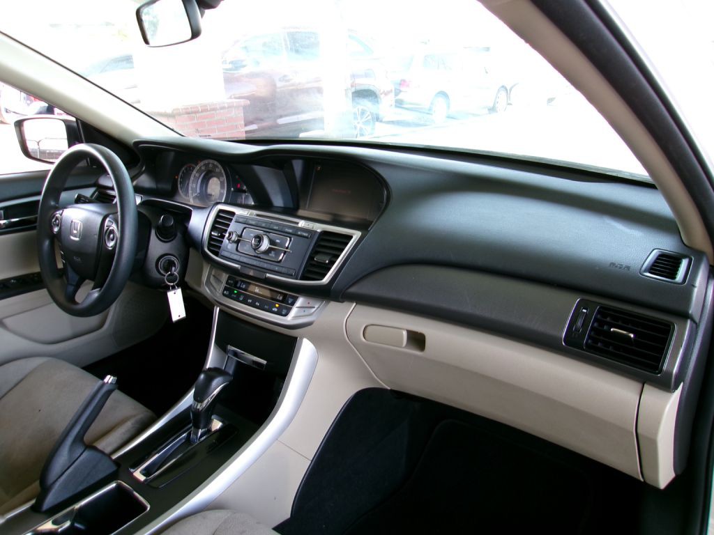 2013 Honda Accord Image 25