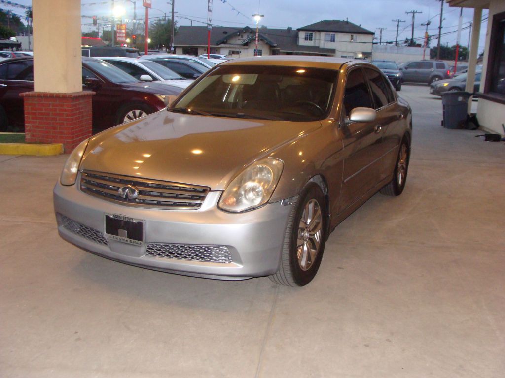 2005 INFINITI G35 Image 2