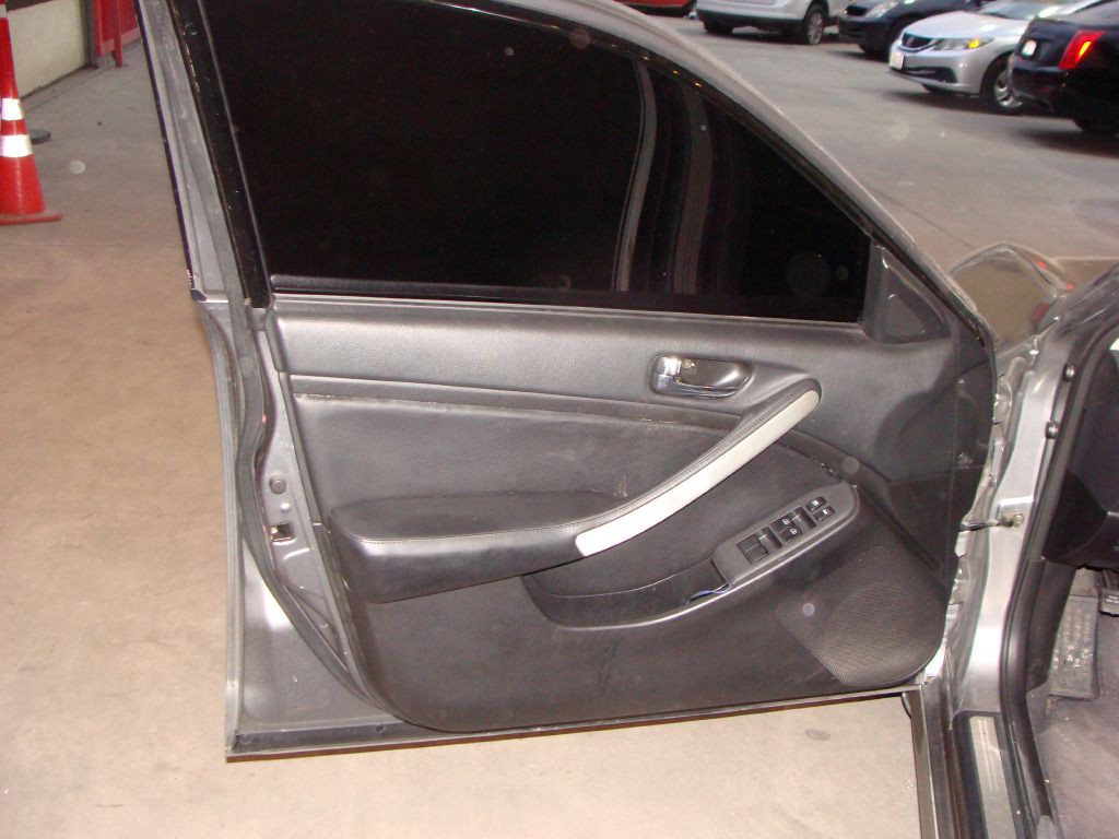 2005 INFINITI G35 Image 9