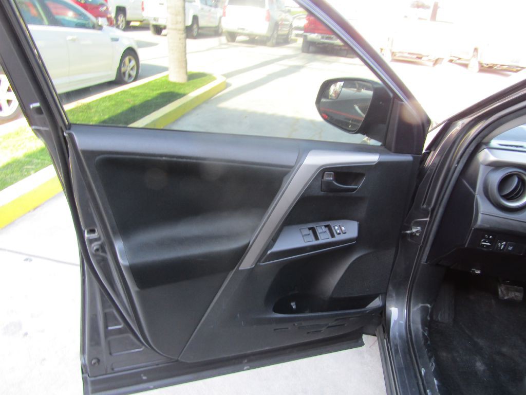 2018 Toyota Rav4 Image 9