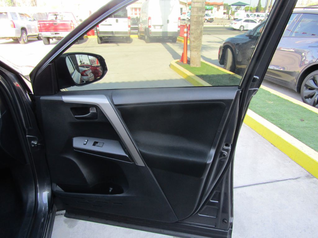 2018 Toyota Rav4 Image 13