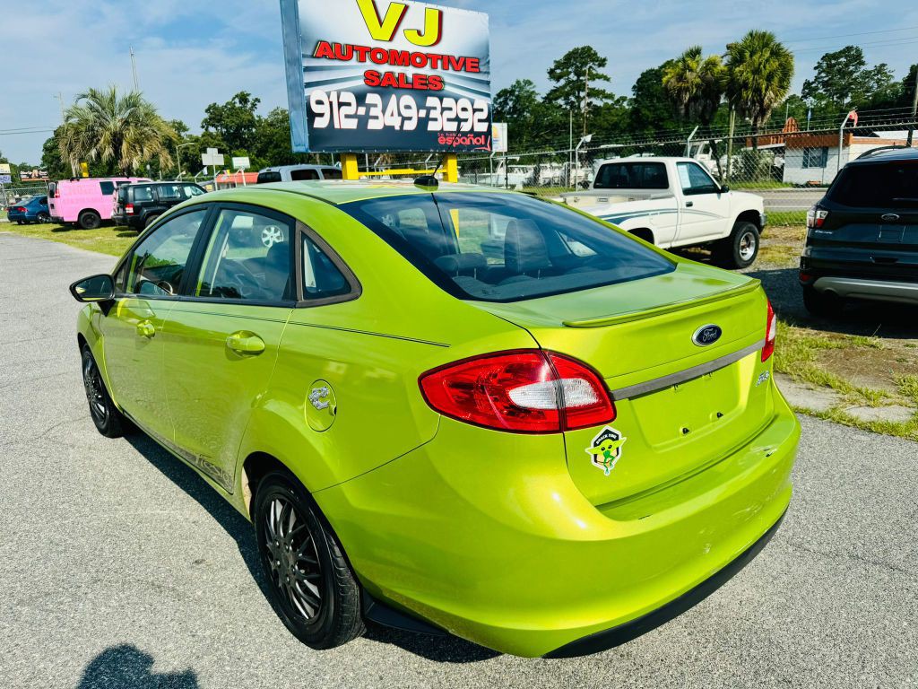 2013 Ford Fiesta Image 5