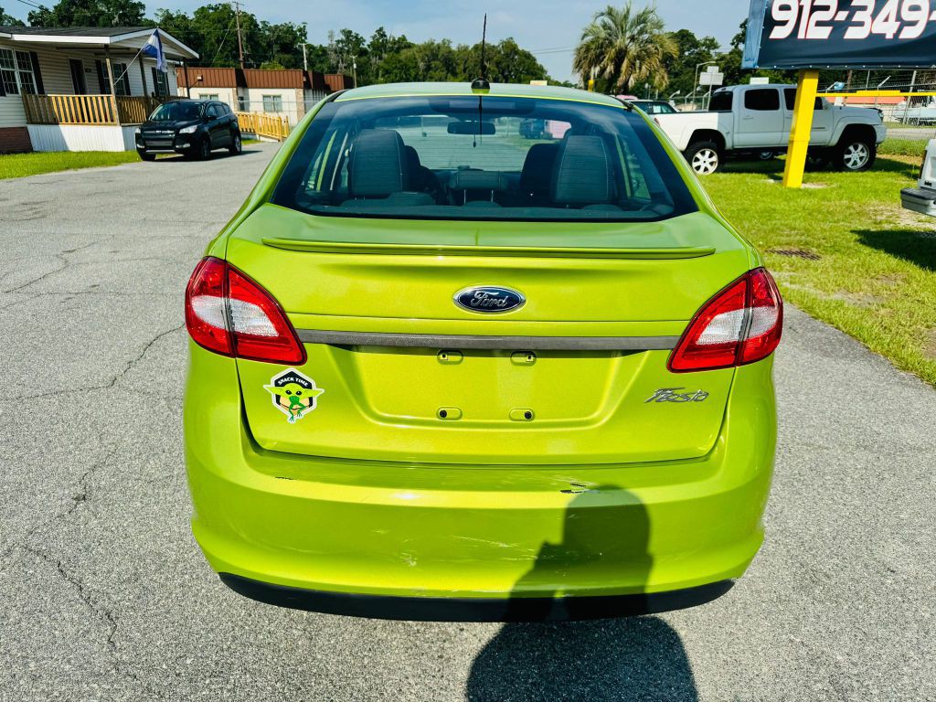 2013 Ford Fiesta Image 6