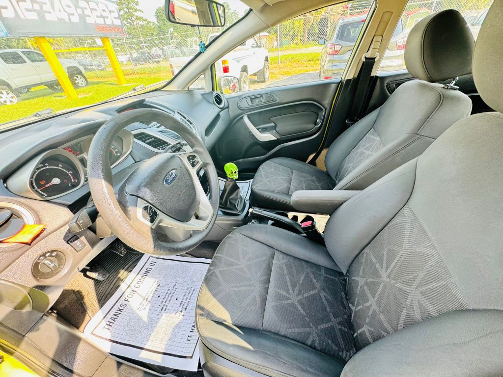 2013 Ford Fiesta Image 9
