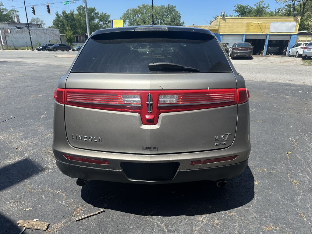 2016 Lincoln MKT Image 4