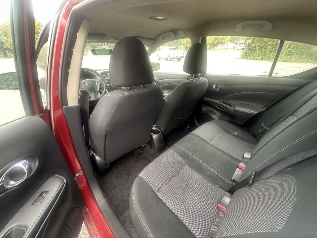 2017 Nissan Versa Image 11