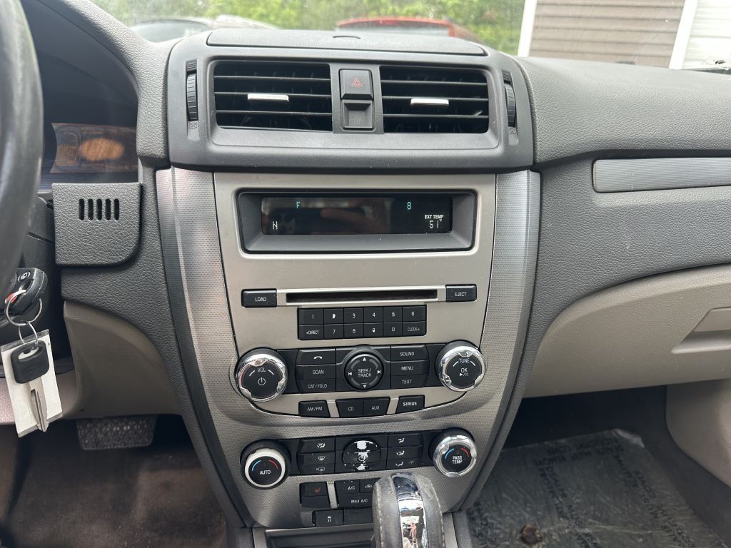 2010 Ford Fusion Image 12