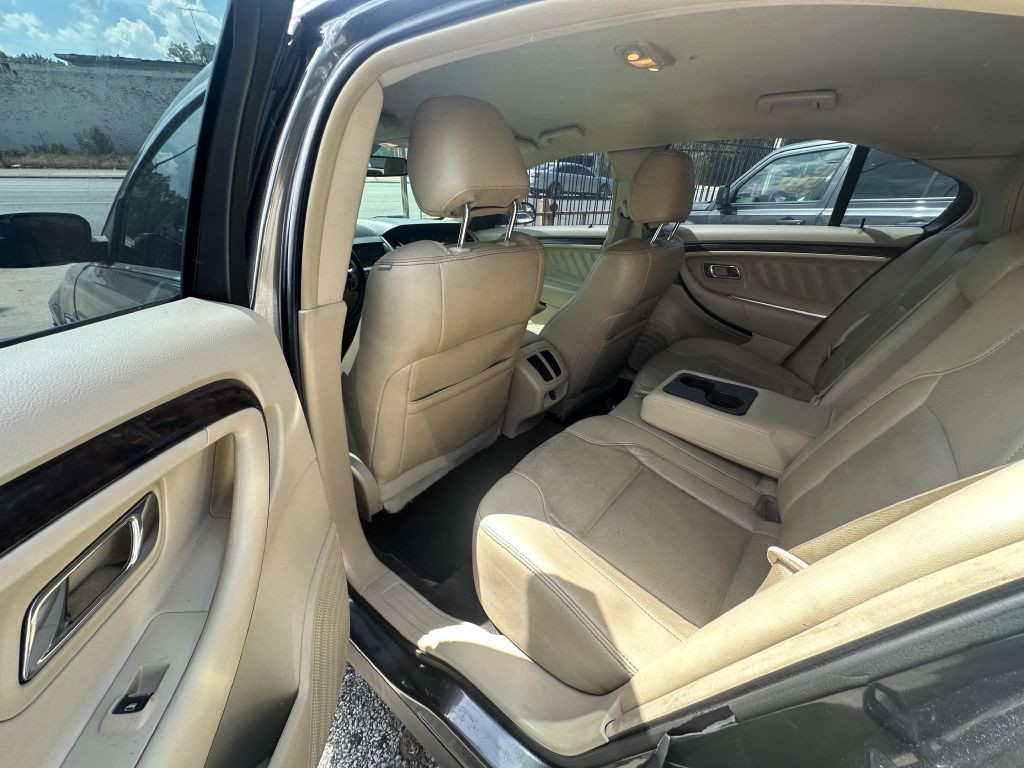 2016 Ford Taurus Image 11