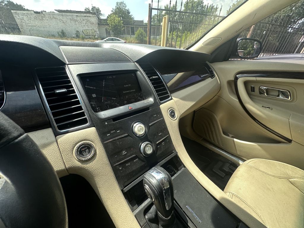 2016 Ford Taurus Image 14