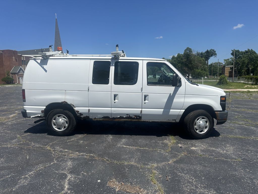 2011 Ford Econoline Image 3