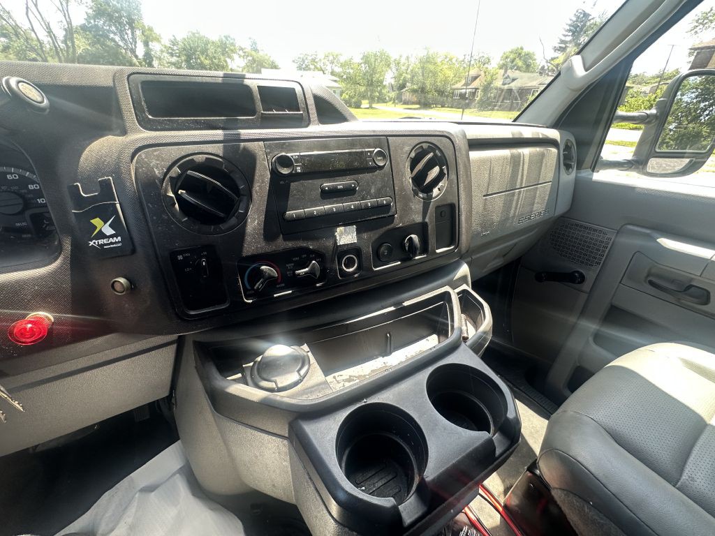 2011 Ford Econoline Image 17