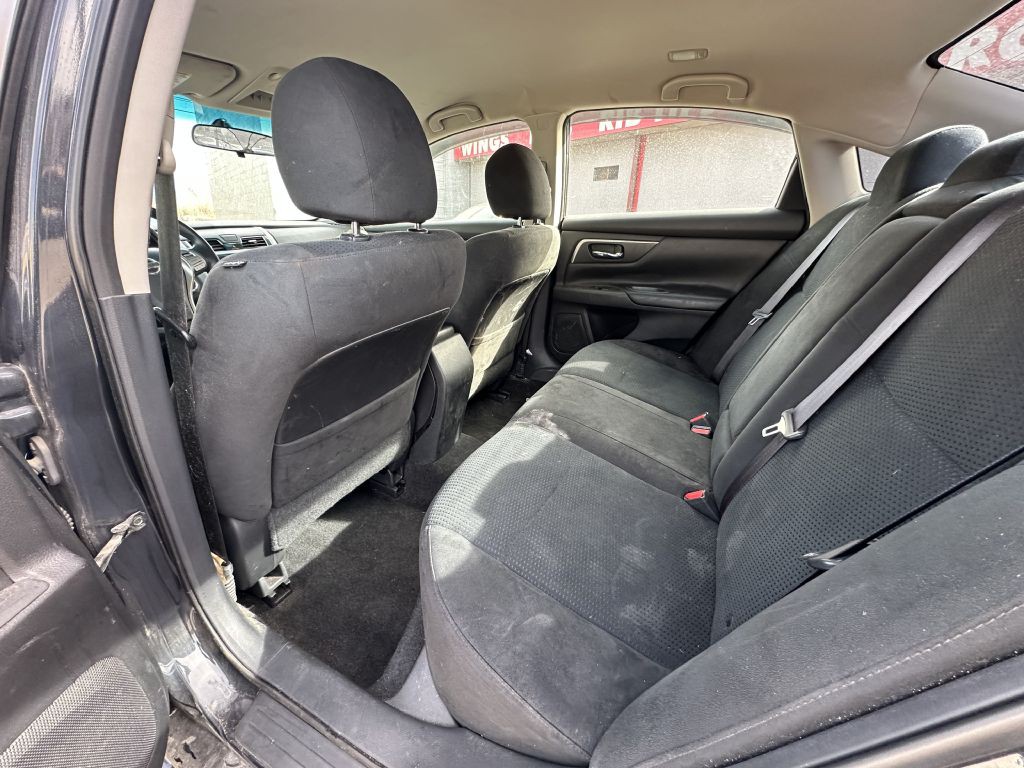 2015 Nissan Altima Image 9