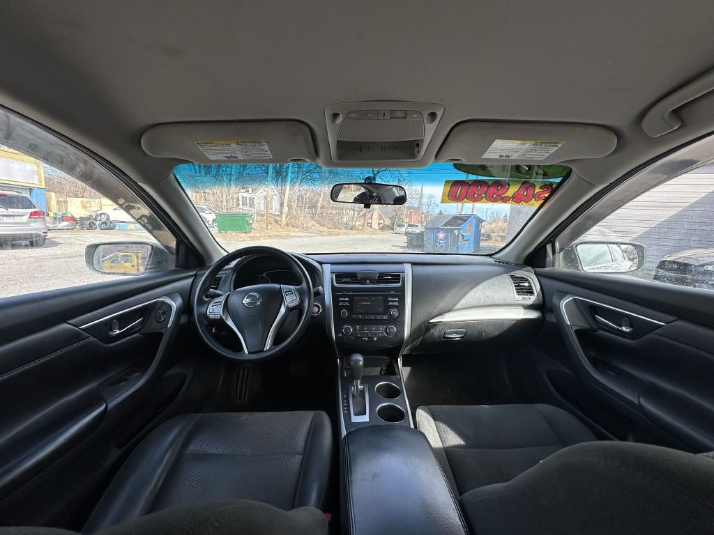 2015 Nissan Altima Image 10