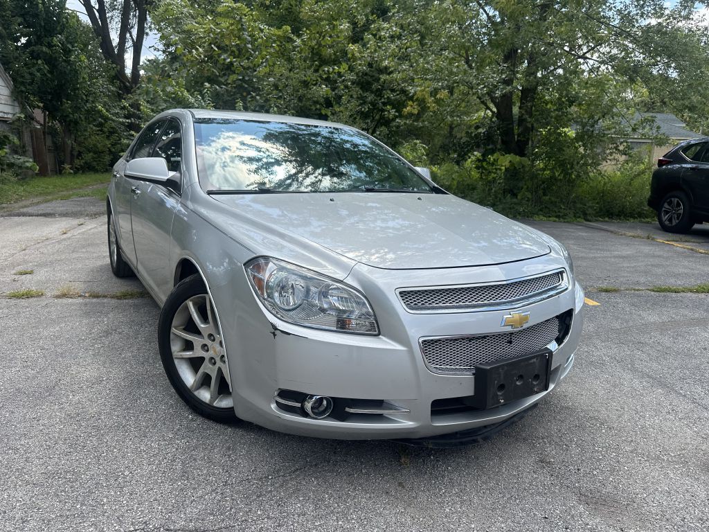 2011 Chevrolet Malibu Image 2