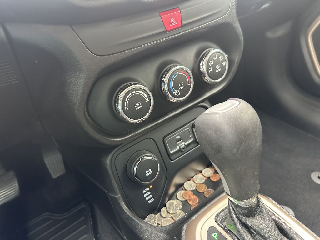 2016 Jeep Renegade Image 13