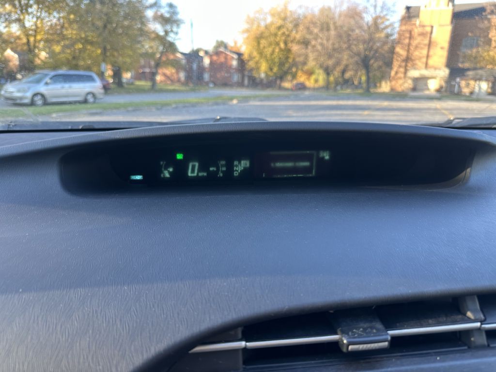 2014 Toyota Prius Image 16