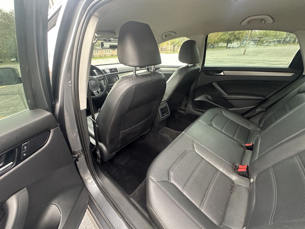 2014 Volkswagen Passat Image 9