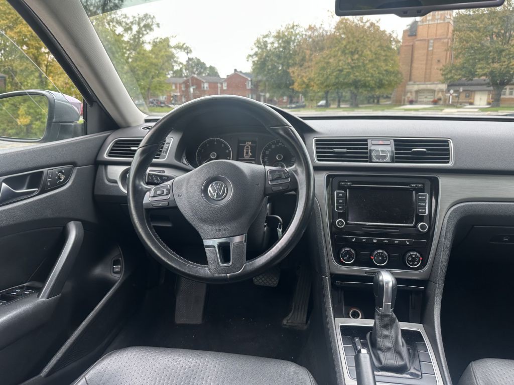 2014 Volkswagen Passat Image 14