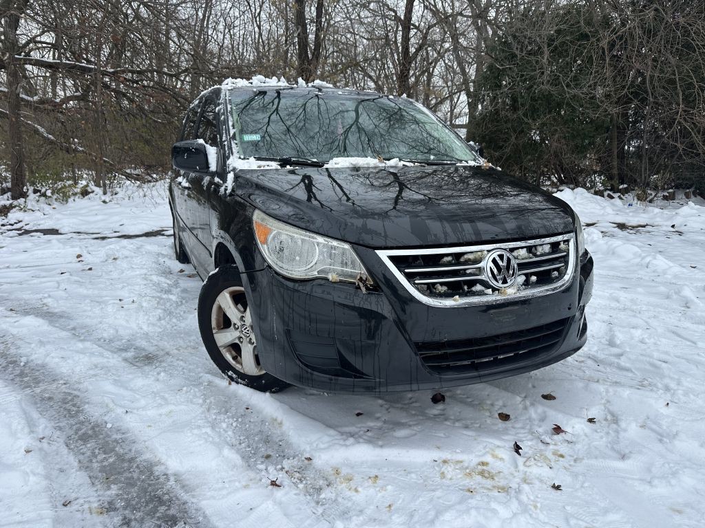 2009 Volkswagen Routan Image 2