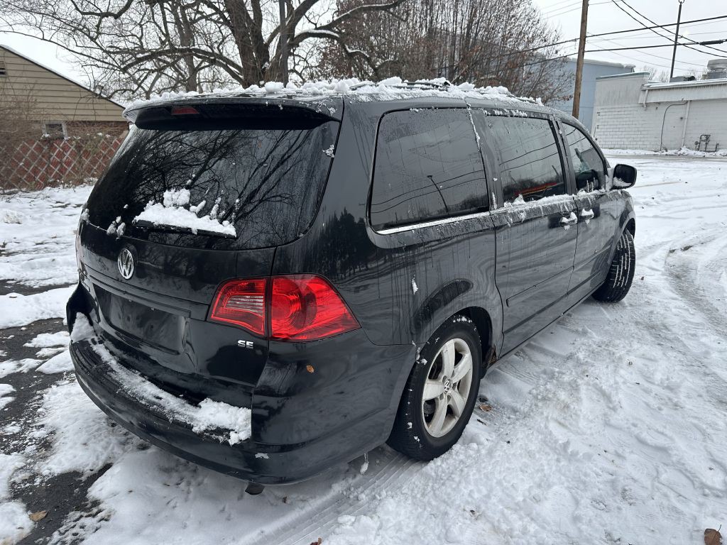 2009 Volkswagen Routan Image 4