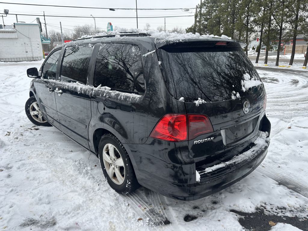2009 Volkswagen Routan Image 6