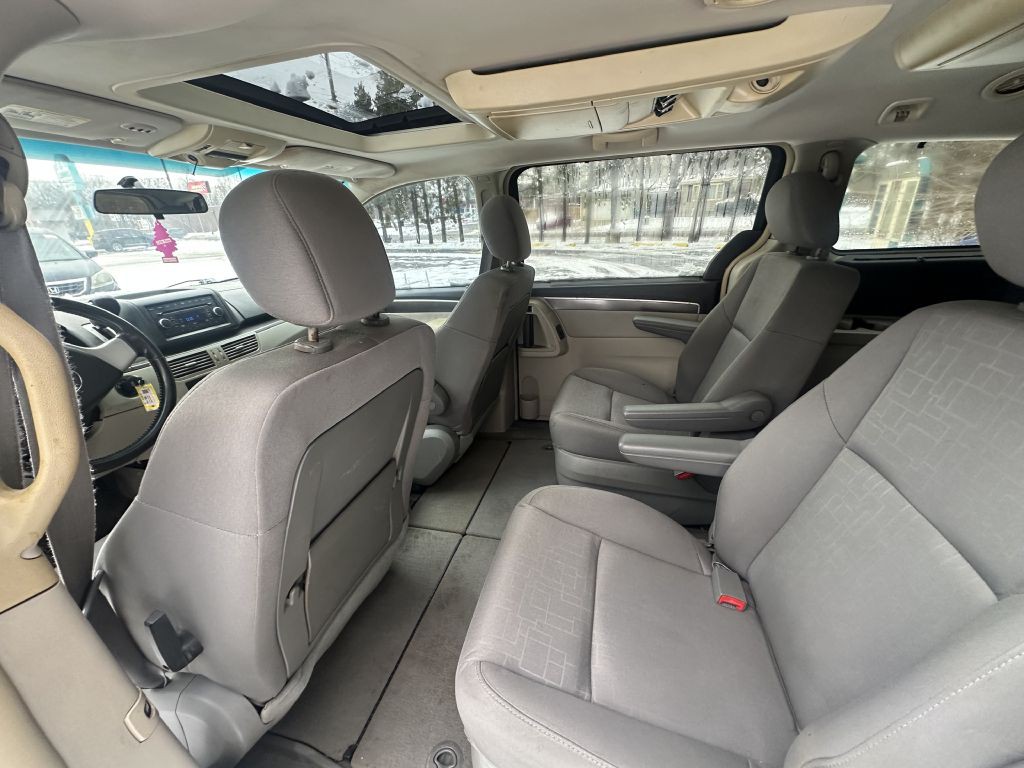 2009 Volkswagen Routan Image 11