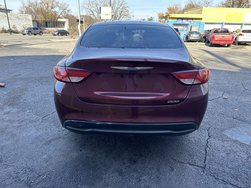2016 Chrysler 200 Image 3