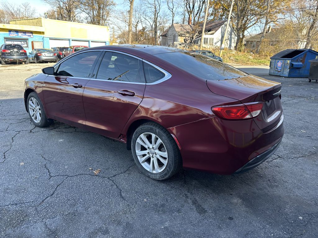 2016 Chrysler 200 Image 4