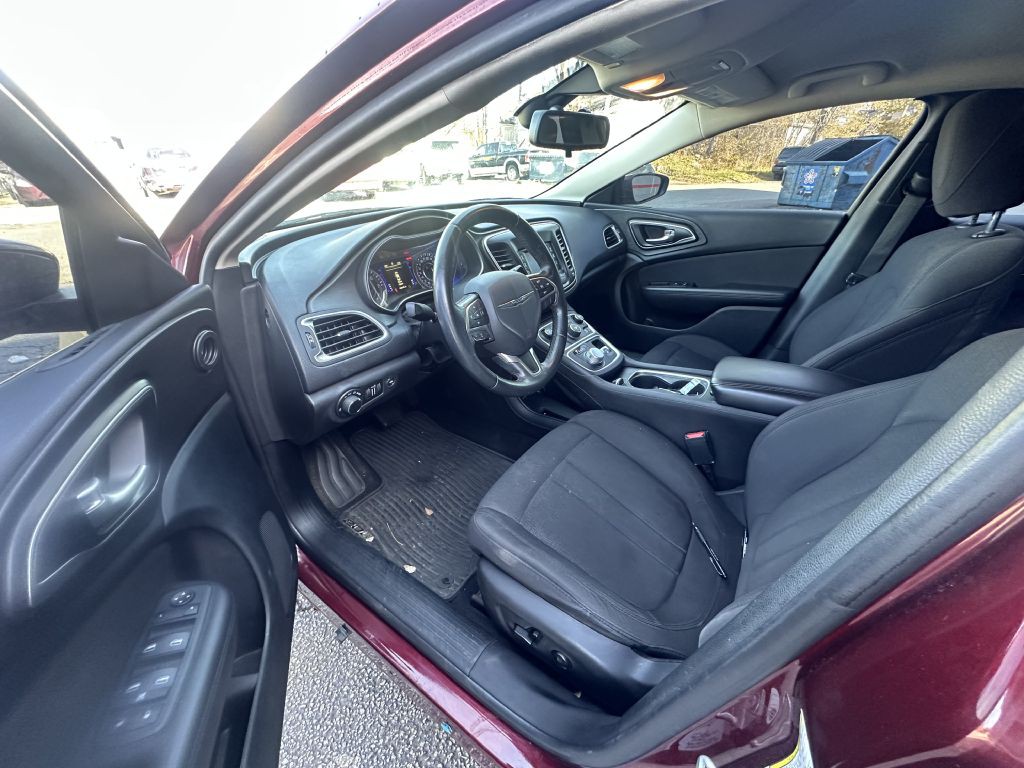 2016 Chrysler 200 Image 7