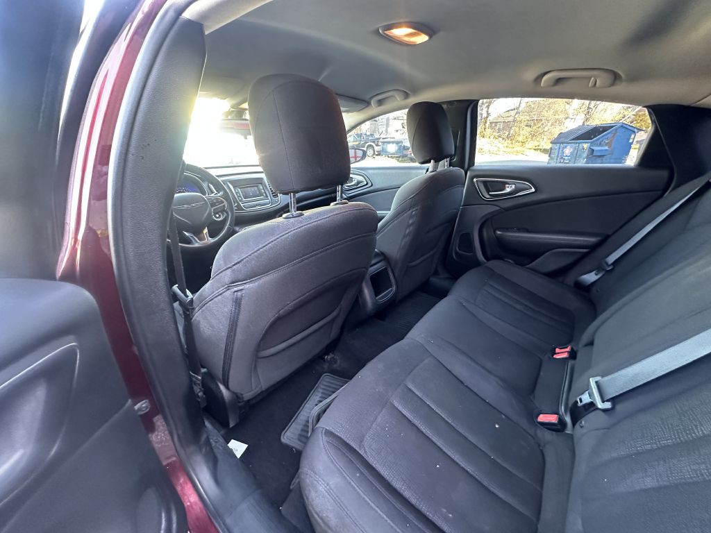 2016 Chrysler 200 Image 8