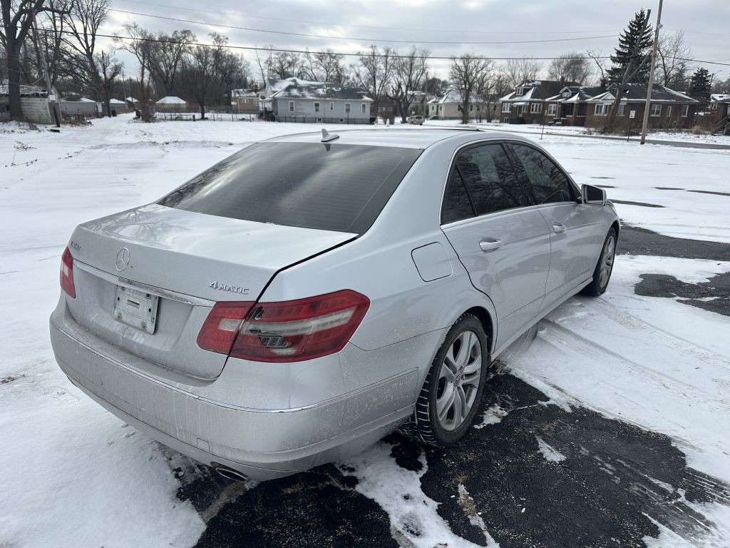 2010 Mercedes-Benz E-Class Image 4